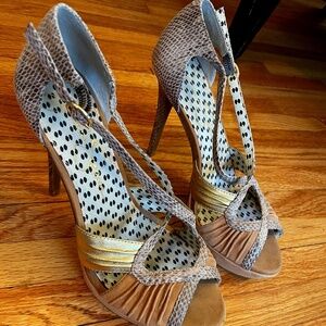 Jessica Simpson gold heels platform shoe